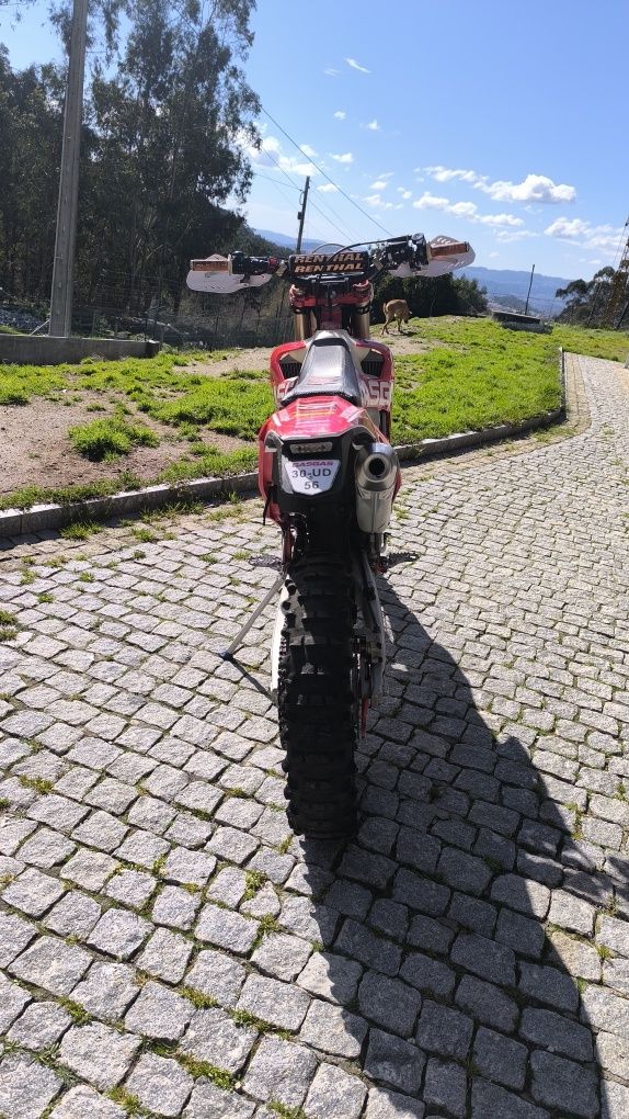 Gasgas ec300 GP 2018

-Moto com 250h
-Suspensões preparadas nível 1 LC