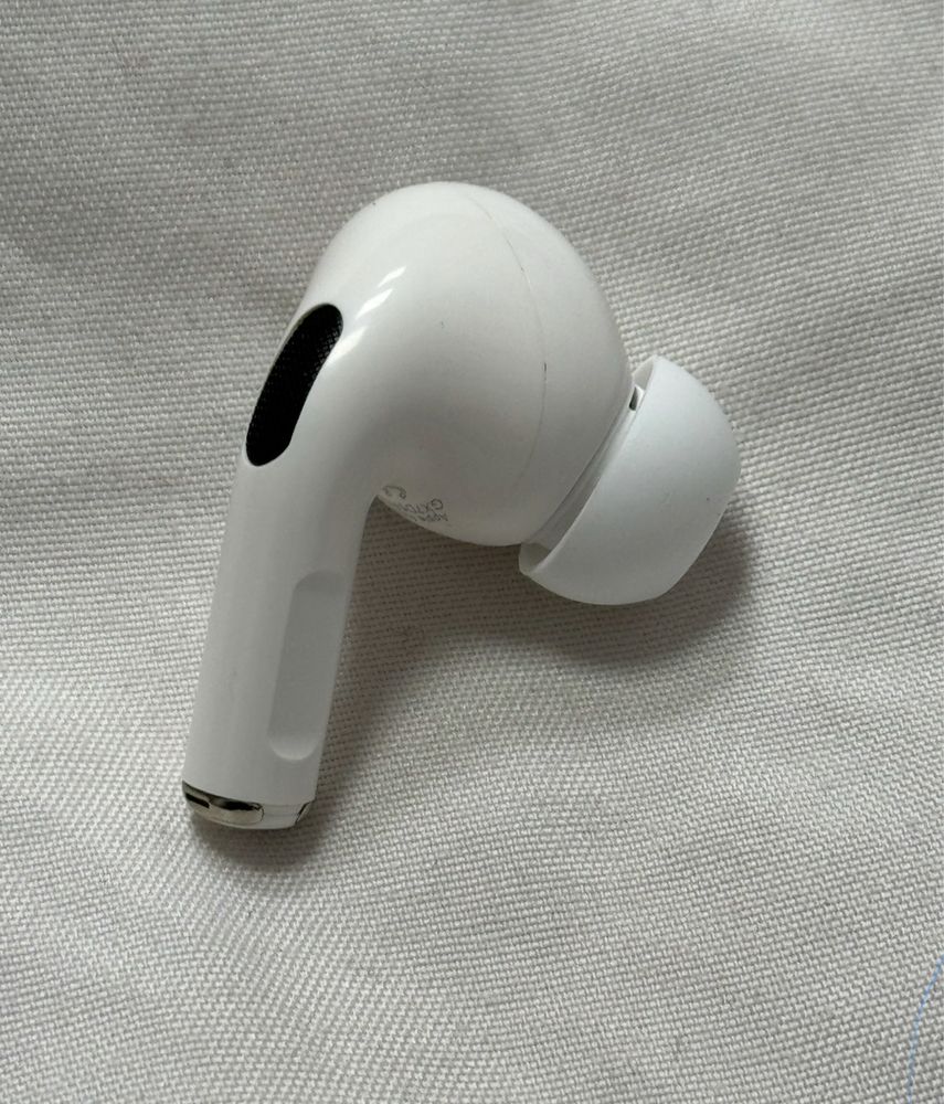 Продам правий Airpods pro 1 a2084 навушник все працює добре