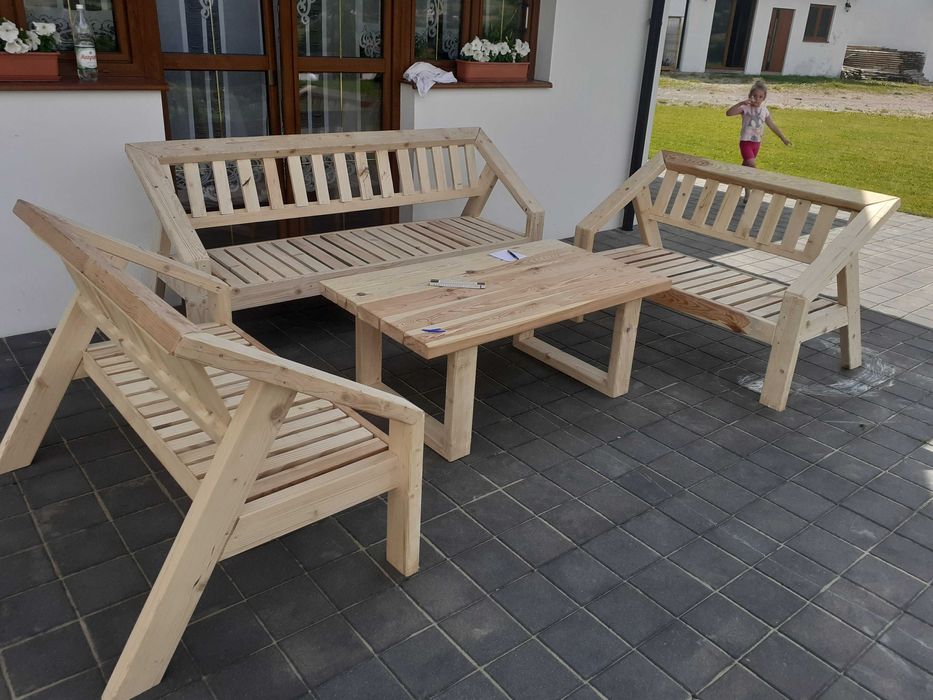 Zestaw ogrodowy drewniany+ 2 leżaki