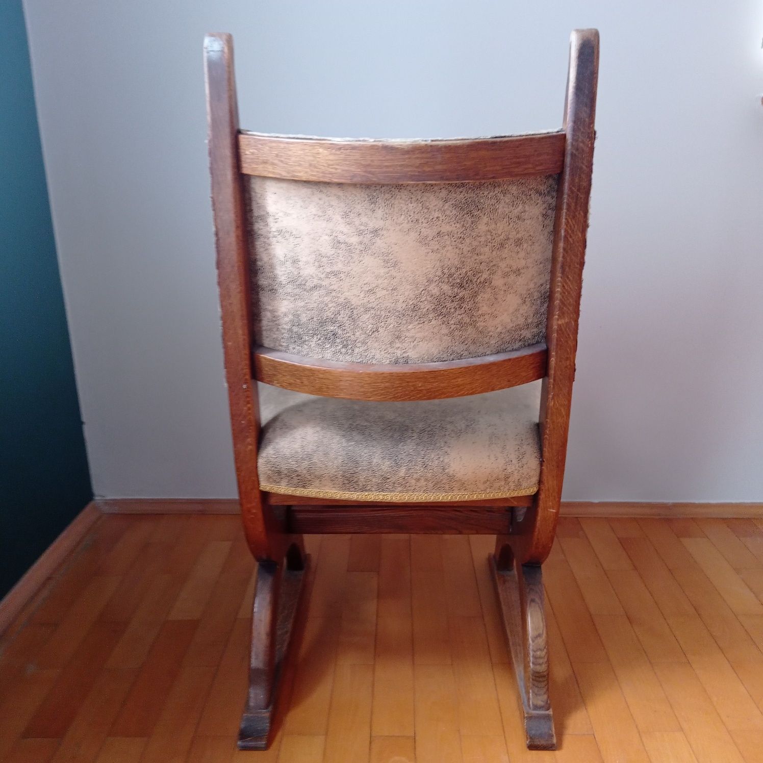 Krzesło drewniane stylowe mam 4 sztuki
