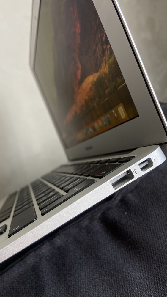 MacBook air 11” (2011) i7, 4Gb, 1,8Ghz