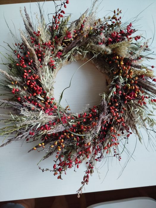 Wianek z suszonych roslin