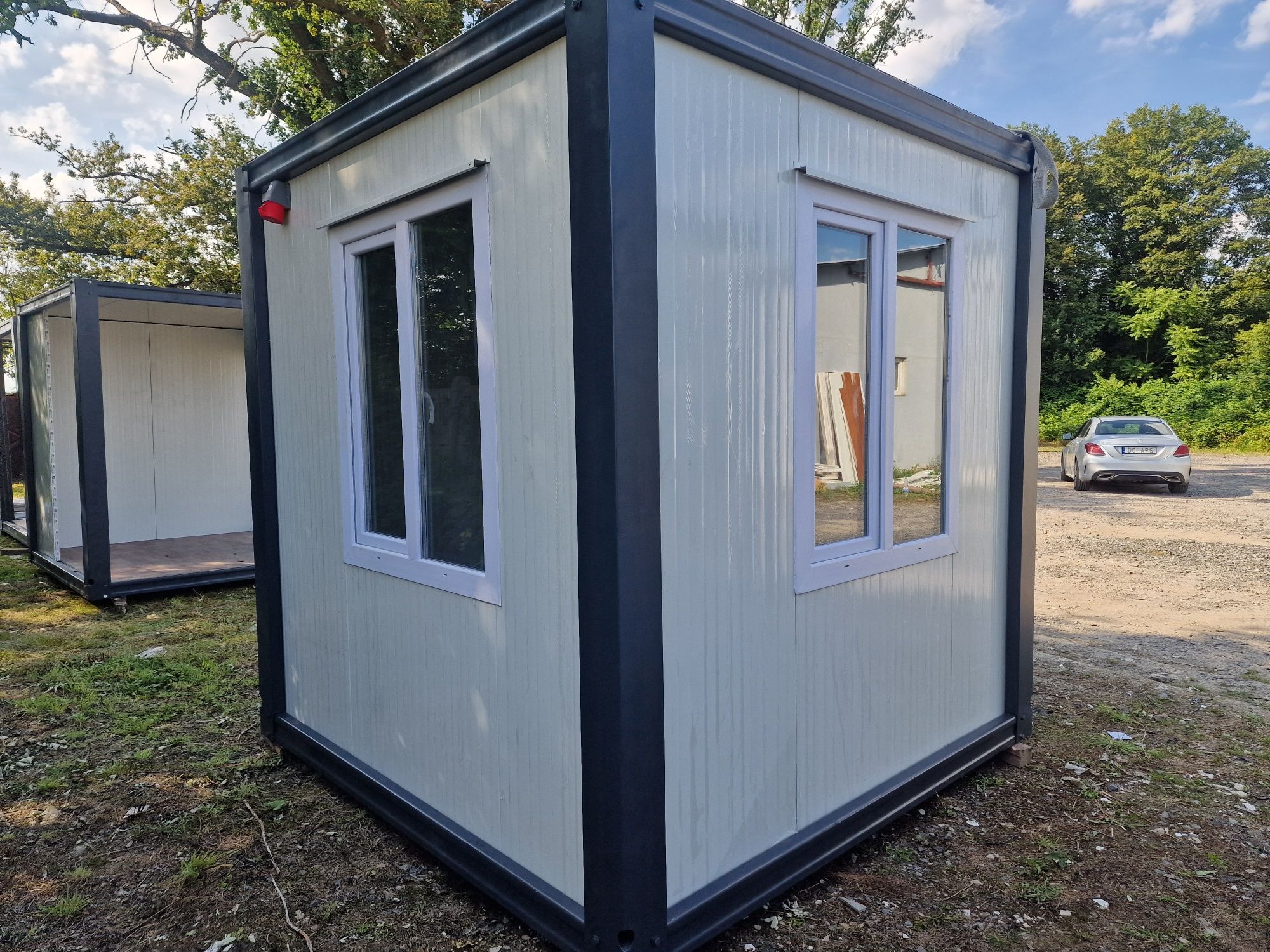 Kontener wartowniczy stróżówka całoroczny 2,4x2,4m nowy gwar. 5,8m²