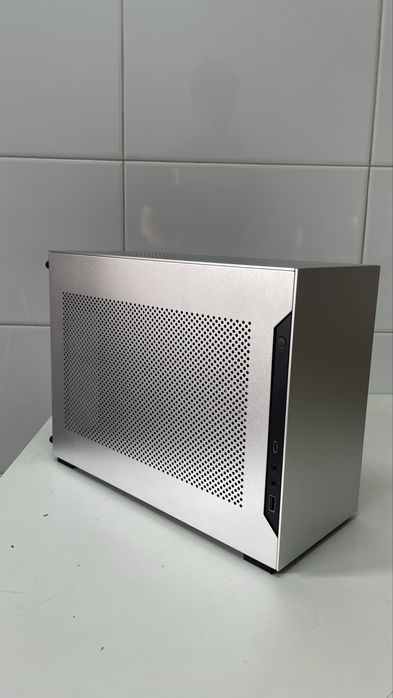 Caixa Mini-ITX Lian Li A4-H2O