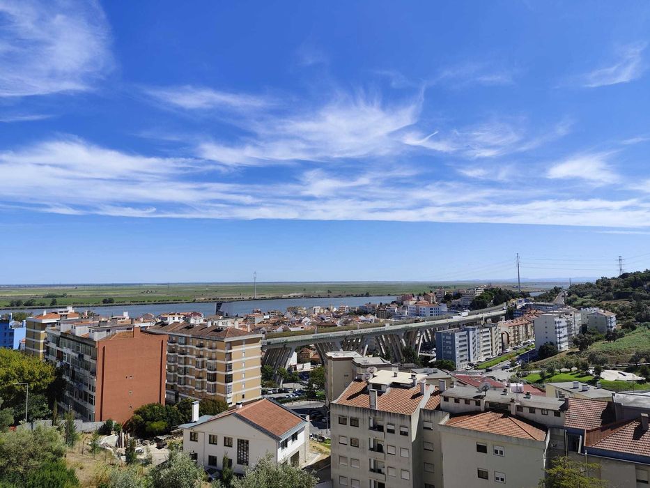 Apartamento T2 com parqueamento e elevador Vila Franca de Xira