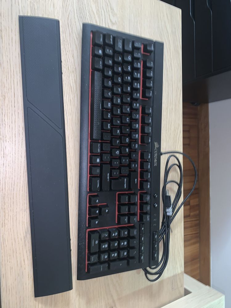 Teclado Corsair K68