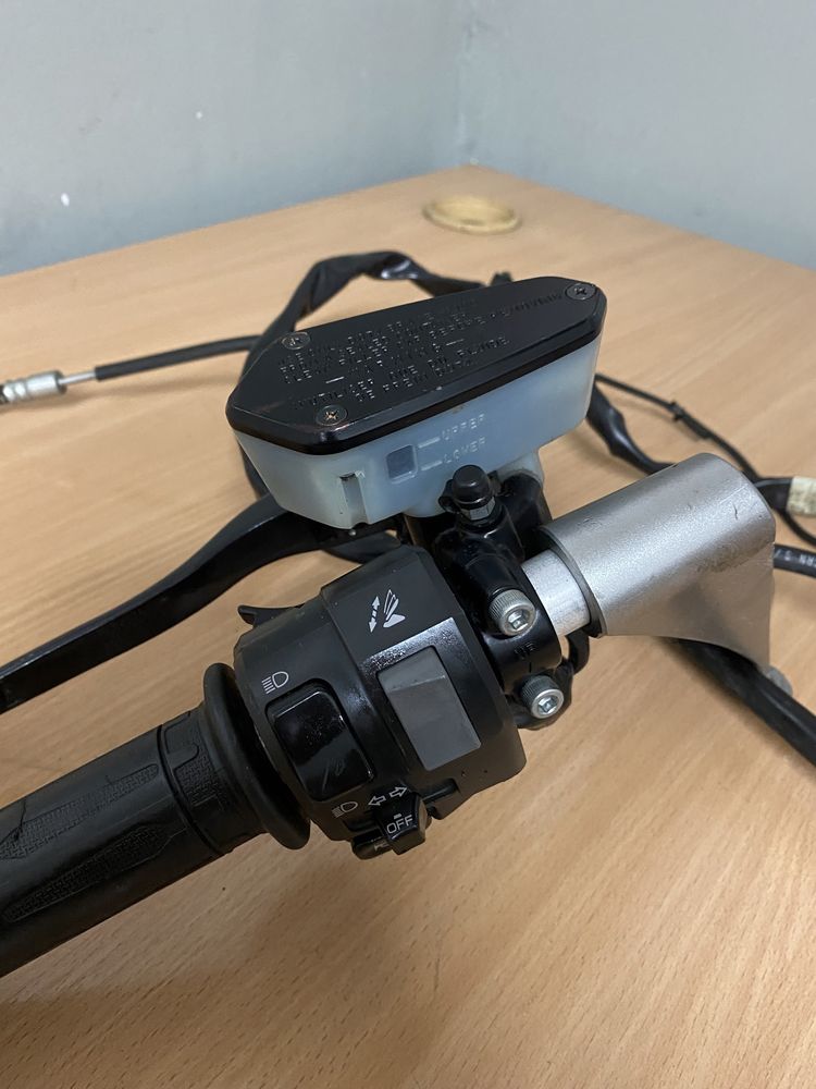 Kawasaki GTR 1400 Pompa sprzęgła Przełacznik świateł