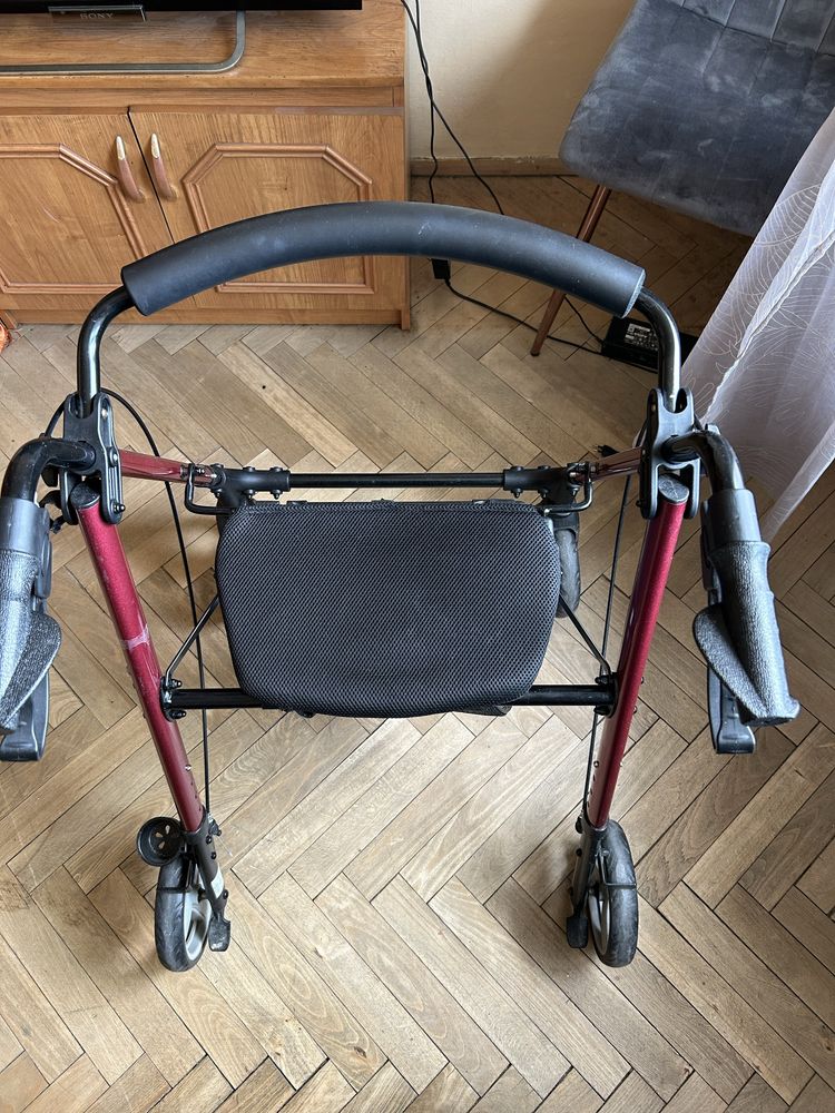 Chodzil dla seniora z siedziskoem i koszykiem