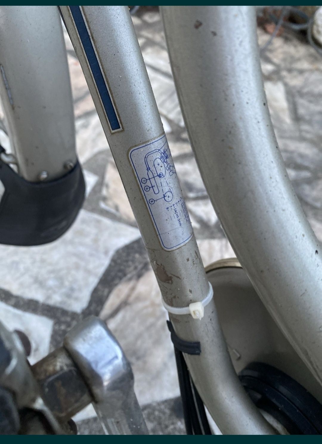 Bicicleta sparta com motor a gasolina de origem