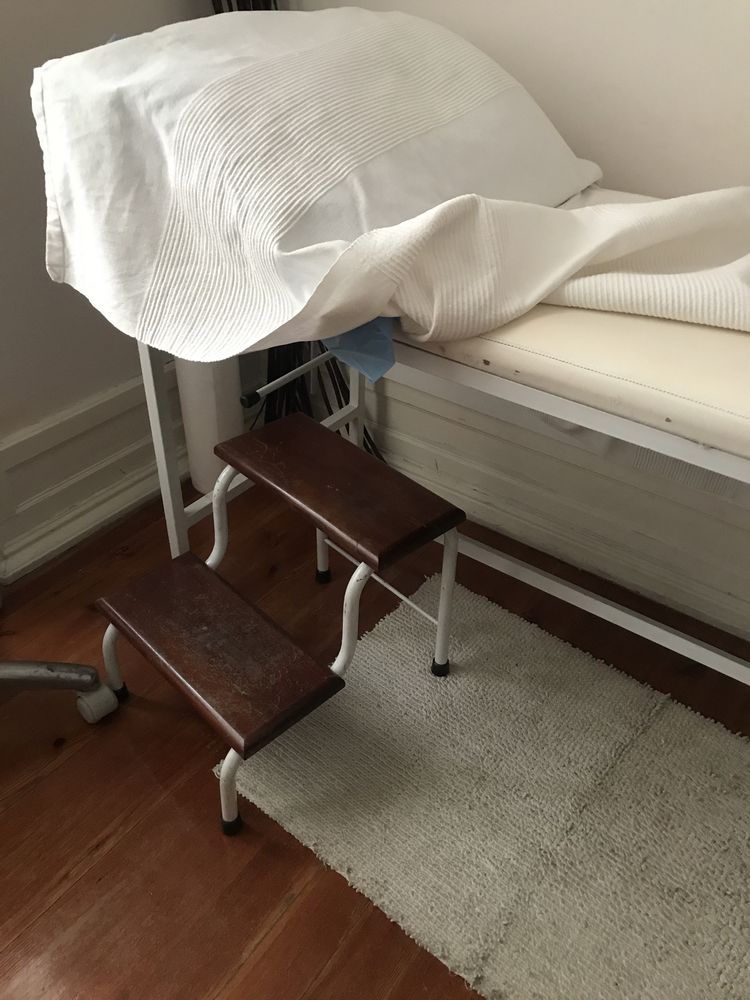 Marquesa em ferro com escada