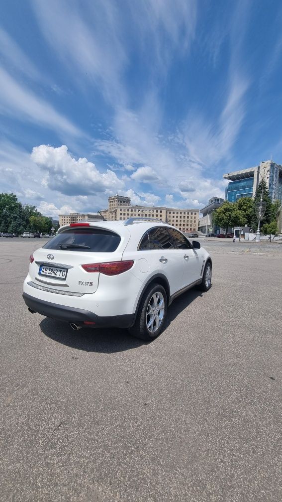 Infinity FX37S официальный.  НЕ Америка!!!