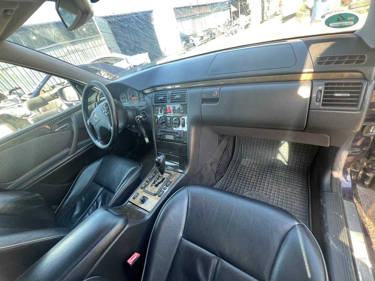 Салон черная кожа Mercedes Benz W210 унив. з.диван с ф.детс.сидений