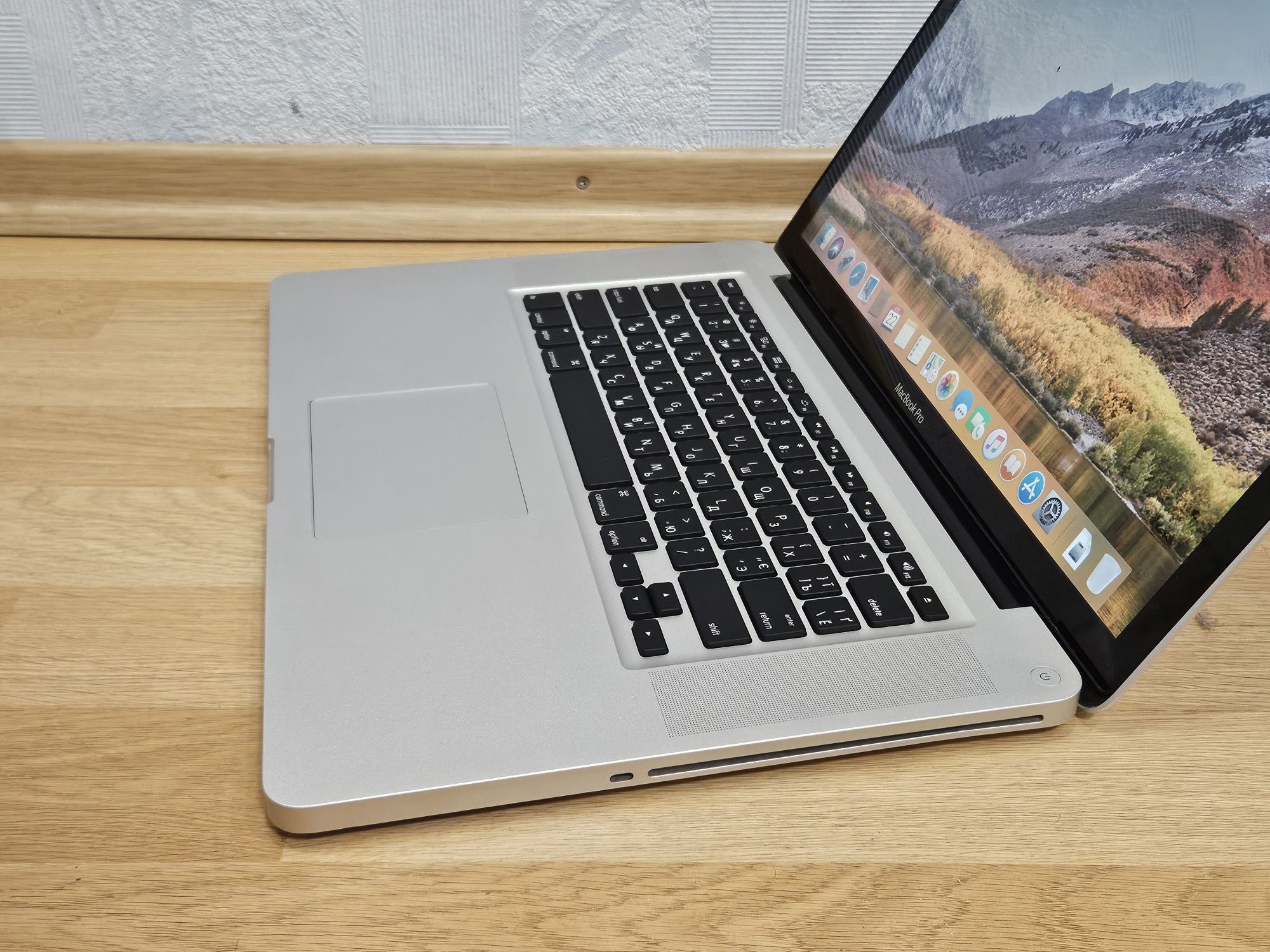 Apple MacBook Pro 15 2011 i7 2.2/16Gb/SSD 256Gb+HDD 750Gb/6 годин АКБ