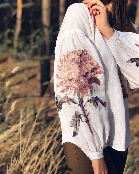 Вишиванка з хризантемою