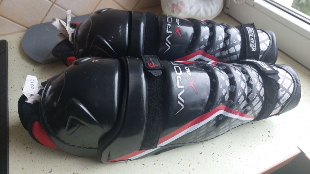 Nagolenniki Bauer Vapor X40 ./ 13cali.
