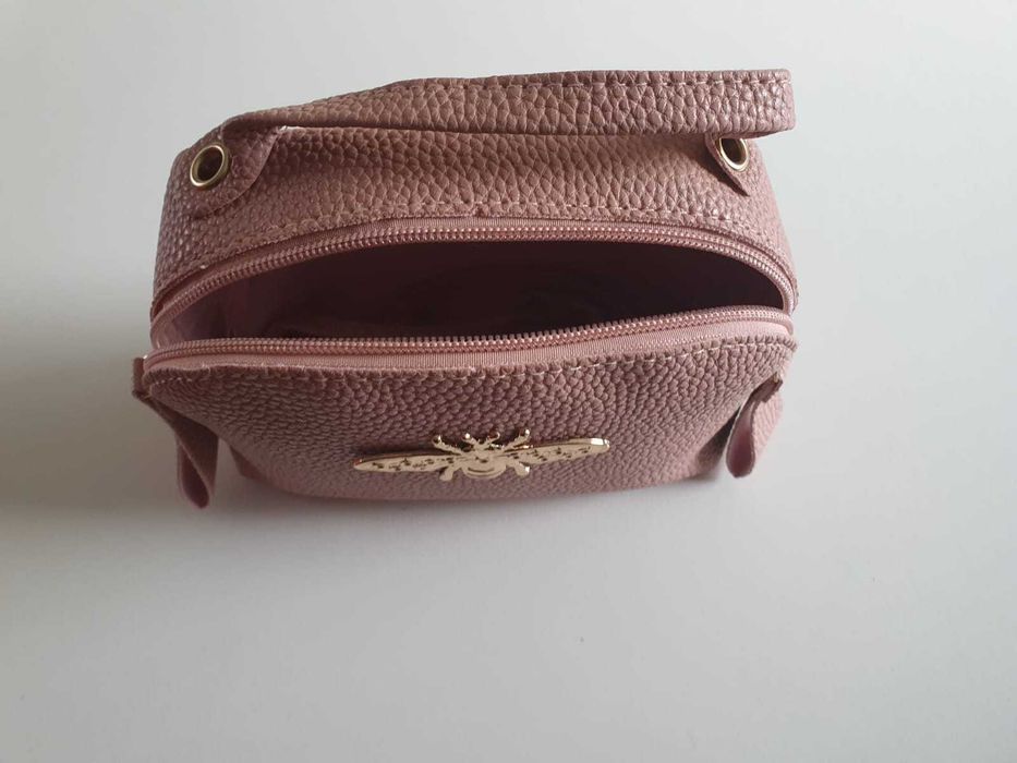 Carteira de senhora/menina em cor de rosa.