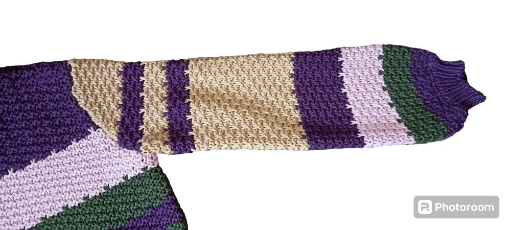 Светр в'язаний смугастий