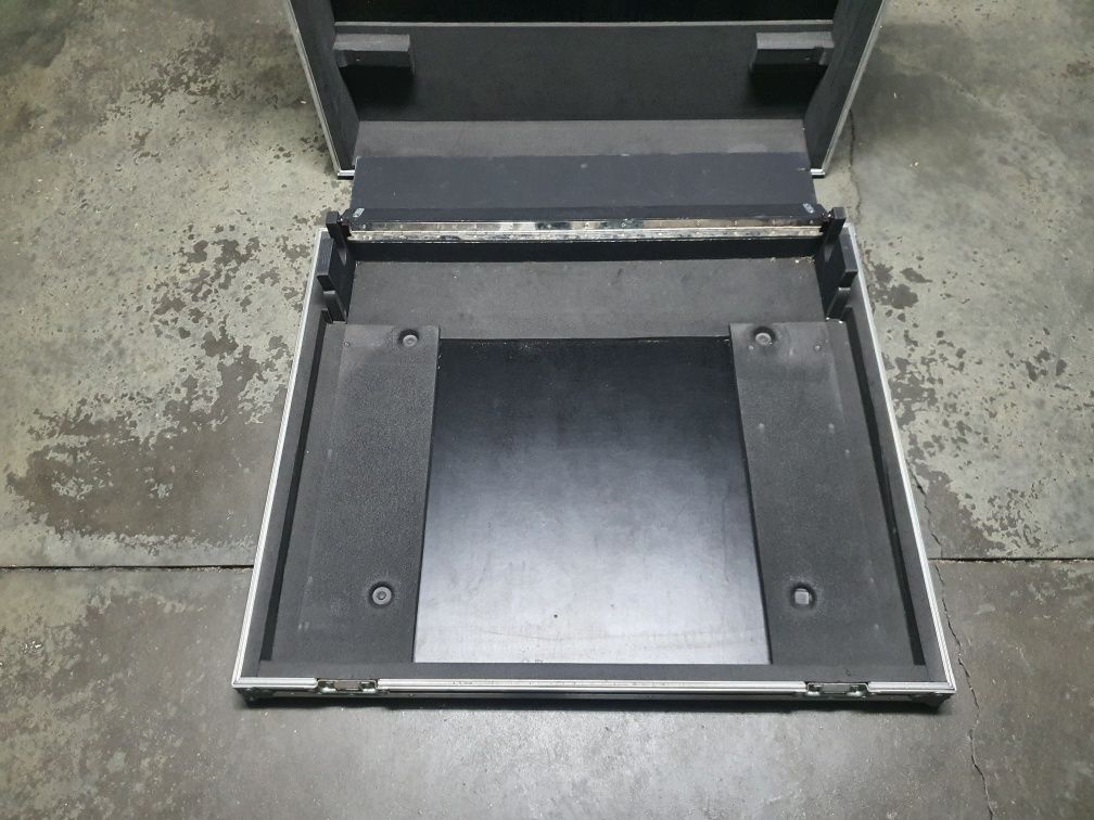 Flight case para mesa Yamaha MG 24/14