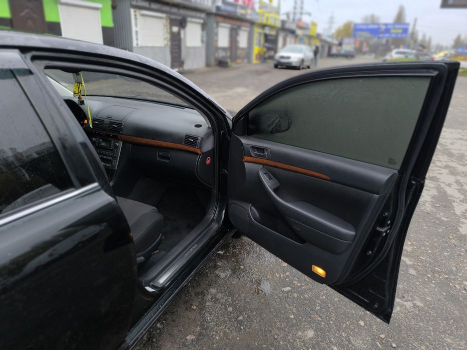 Автомобіль Toyota avensis. 2007 року.