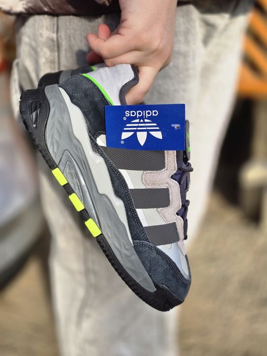 Жіночі зимові кросівки Adidas Niteball