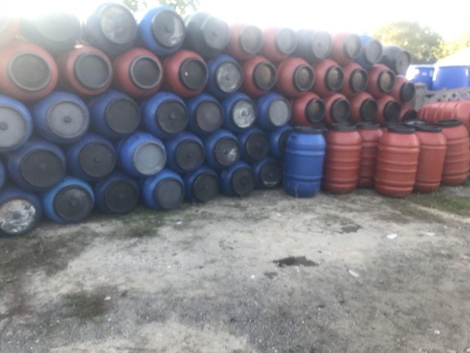 Beczki plastikowe 200