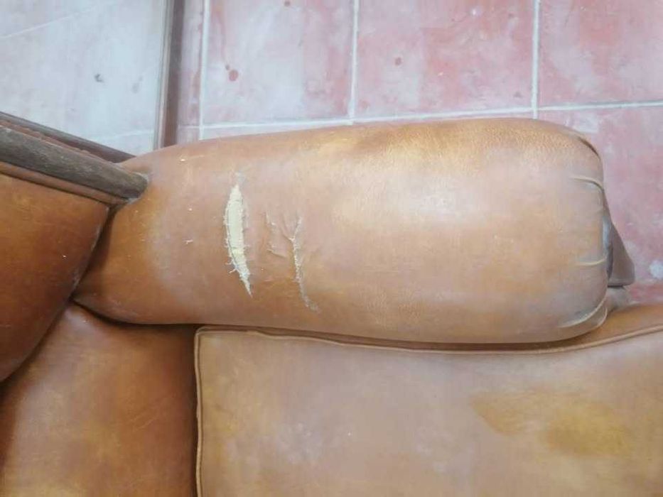 Sofá Cama de couro USADO