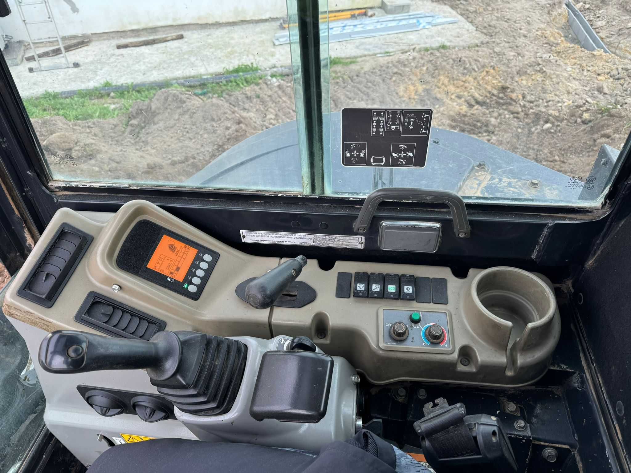 Giratória YANMAR VIO55