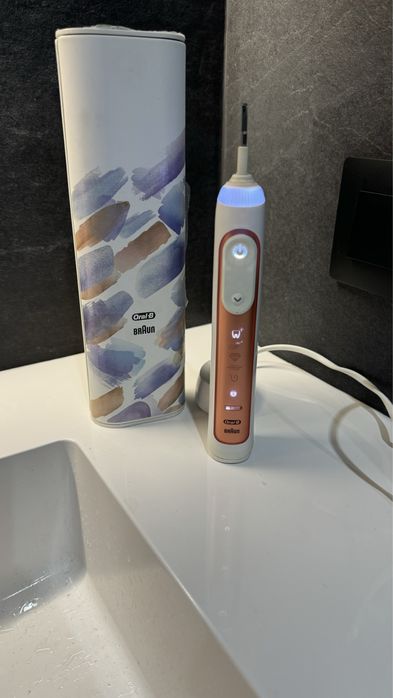 Зубна щітка Braun