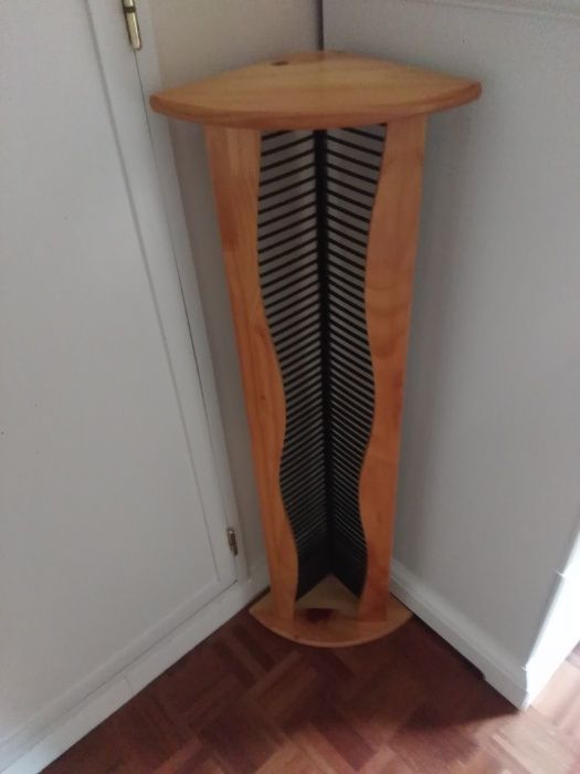 Coluna porta cds de canto