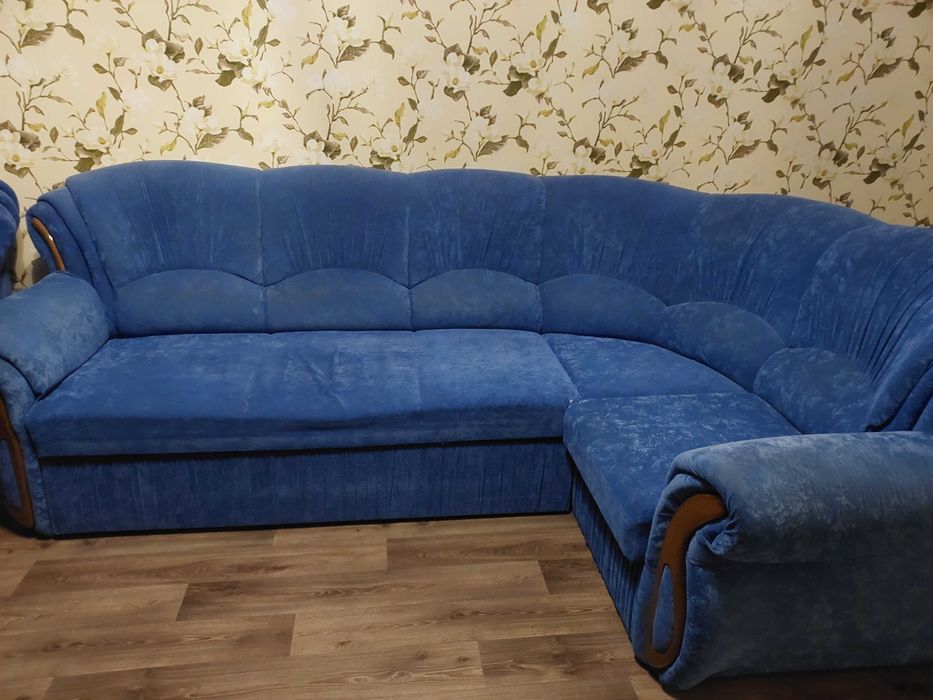 Кутовий диван для Вітальні або залу з додатковим кріслом