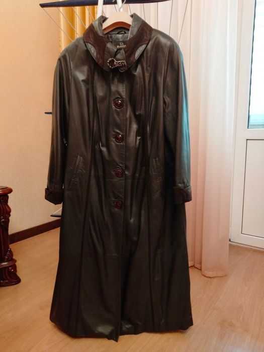 Жіночий демесезонний плащ, натуральна, дуже м'яка шкіра,  р. 50 - 52.
