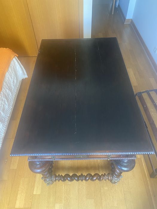 Mesa buffet em pau santo, estilo torcidos e tremidos