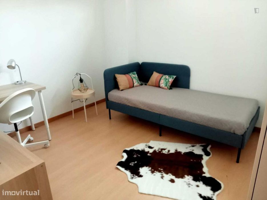 633982 - Quarto com cama de solteiro em...