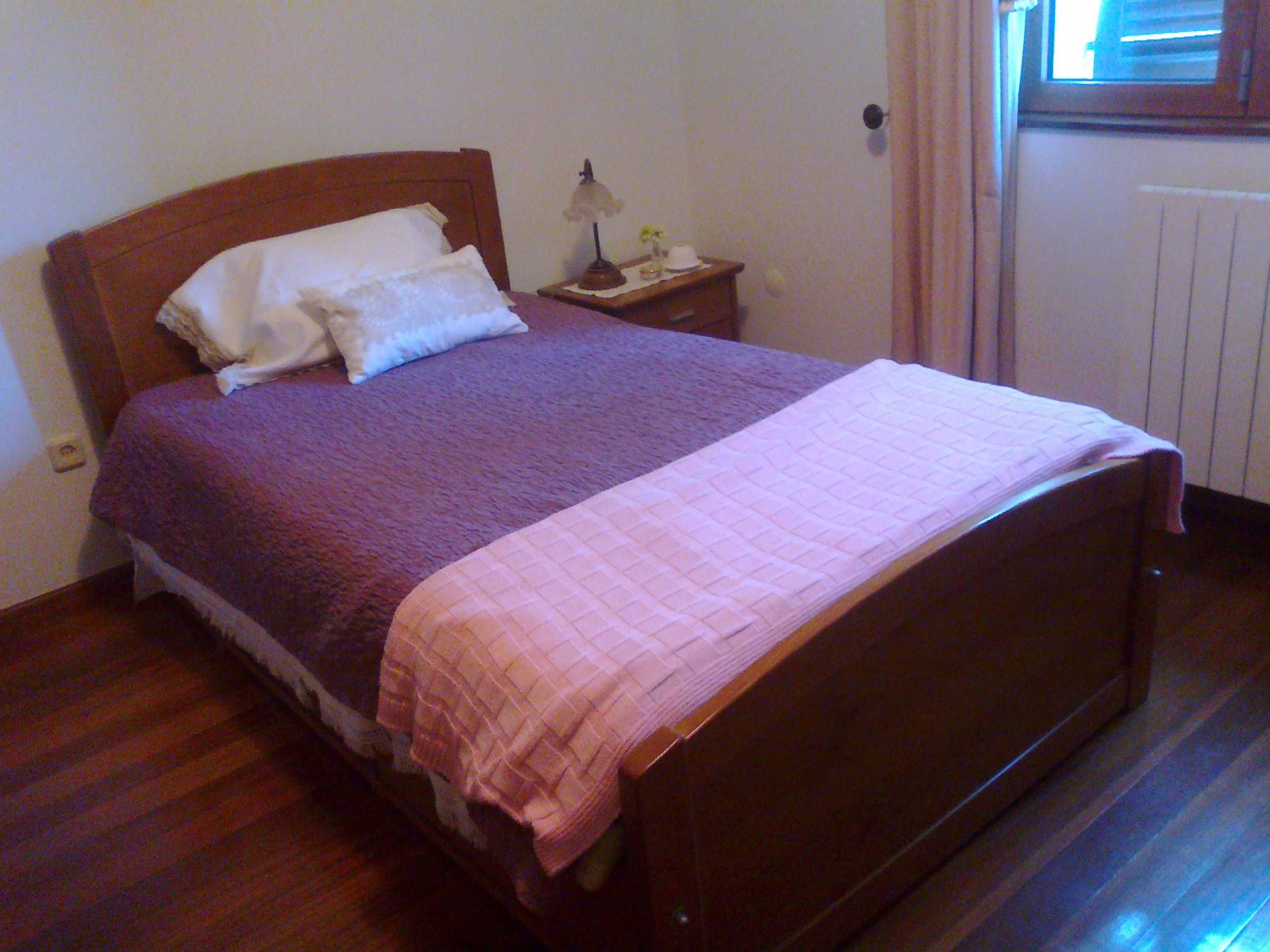 Cama de solteiro, completa: