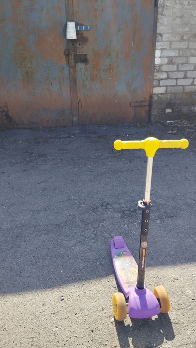 Продам дитячий самокат.