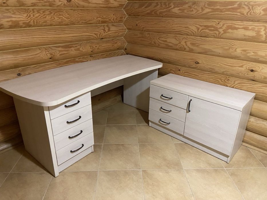 Стіл письмовий з тубмбочкою