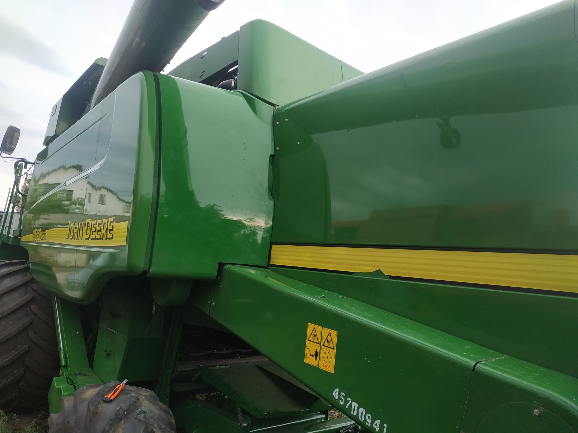 Зерноуборочный комбайн John Deere 9560 2002 року Джон Дир