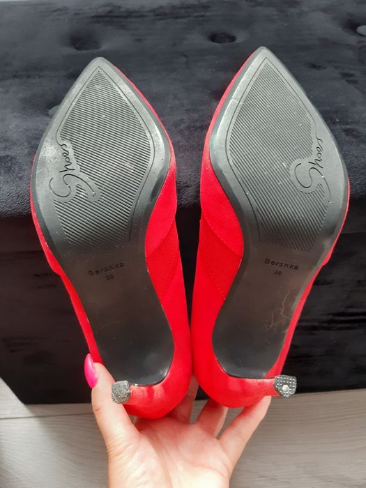 Czerwone seksowne szpilki