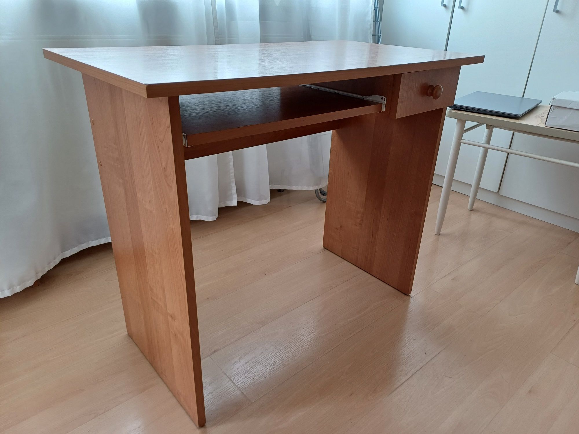 Biurko szkolne, biurowe kolor olcha wym. 90x50