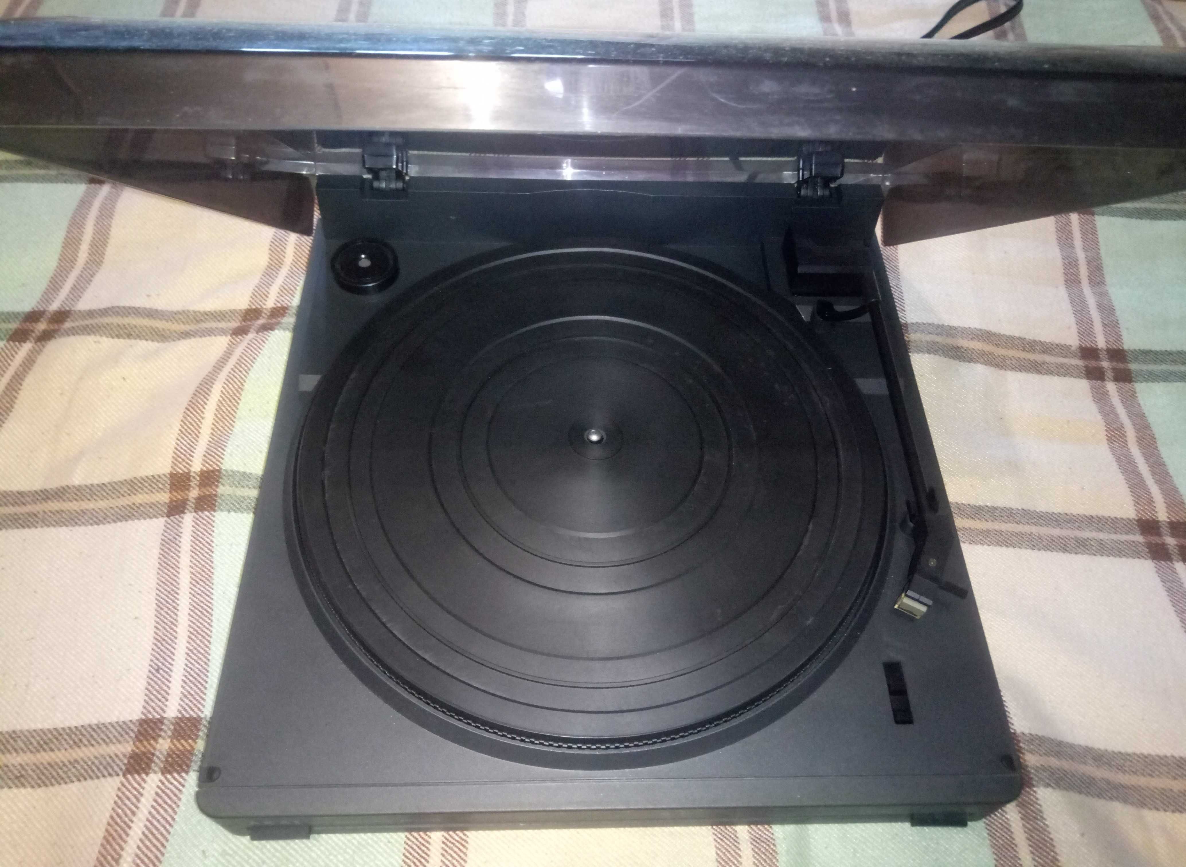 Винтажный виниловый проигрыватель AKAI AP-M393