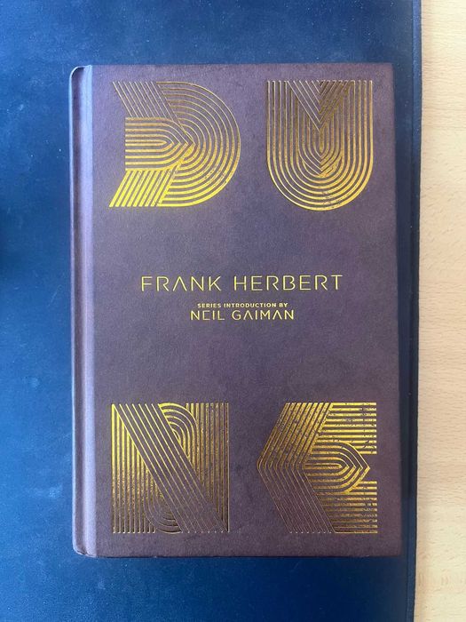 Dune – Edição Penguin Galaxy (Capa Dura) – Novo/Como Novo