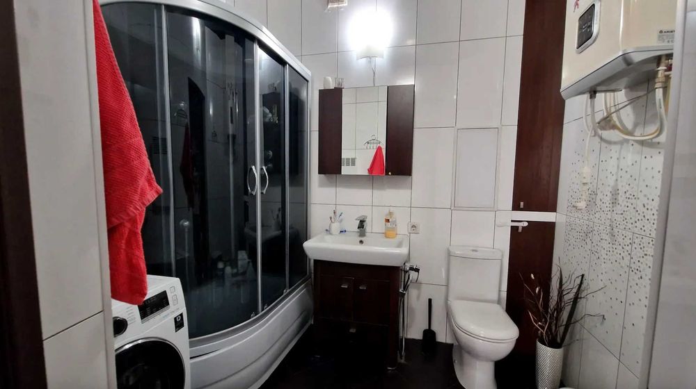 ПРОДАМ простору 2-кімнатну квартиру в ЖК " Сім самураїв" на Слобідці