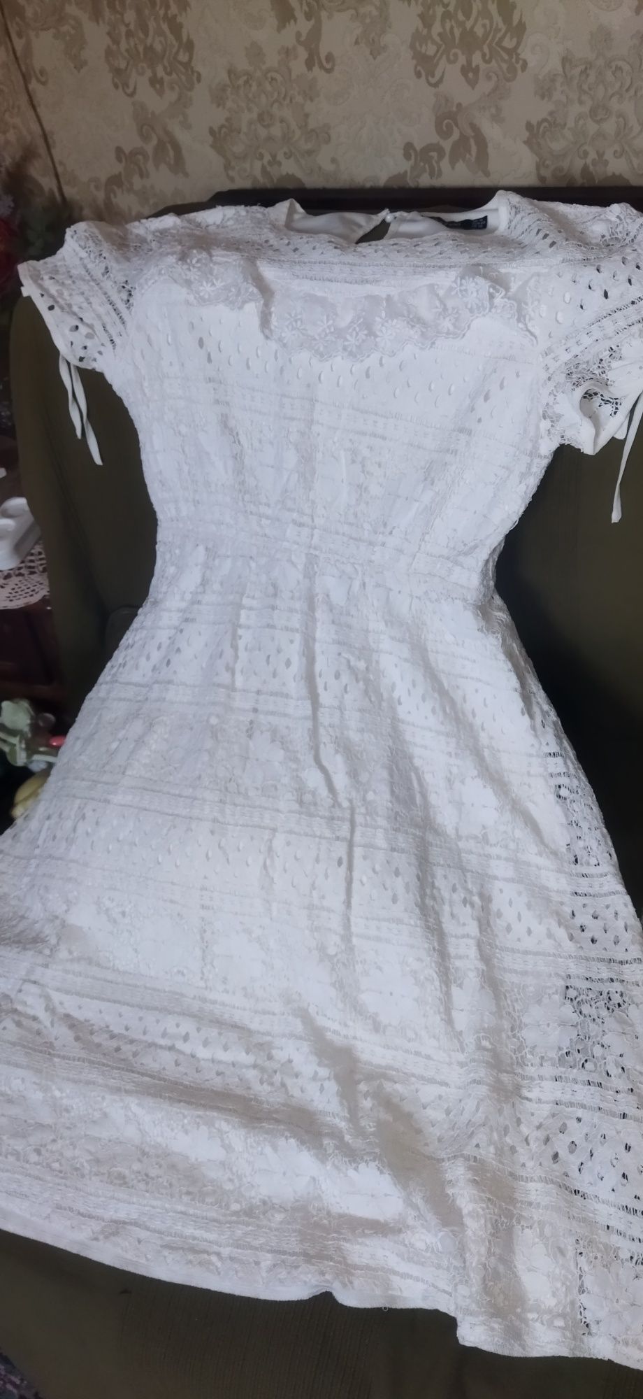 Белое платье кружевное Boohoo