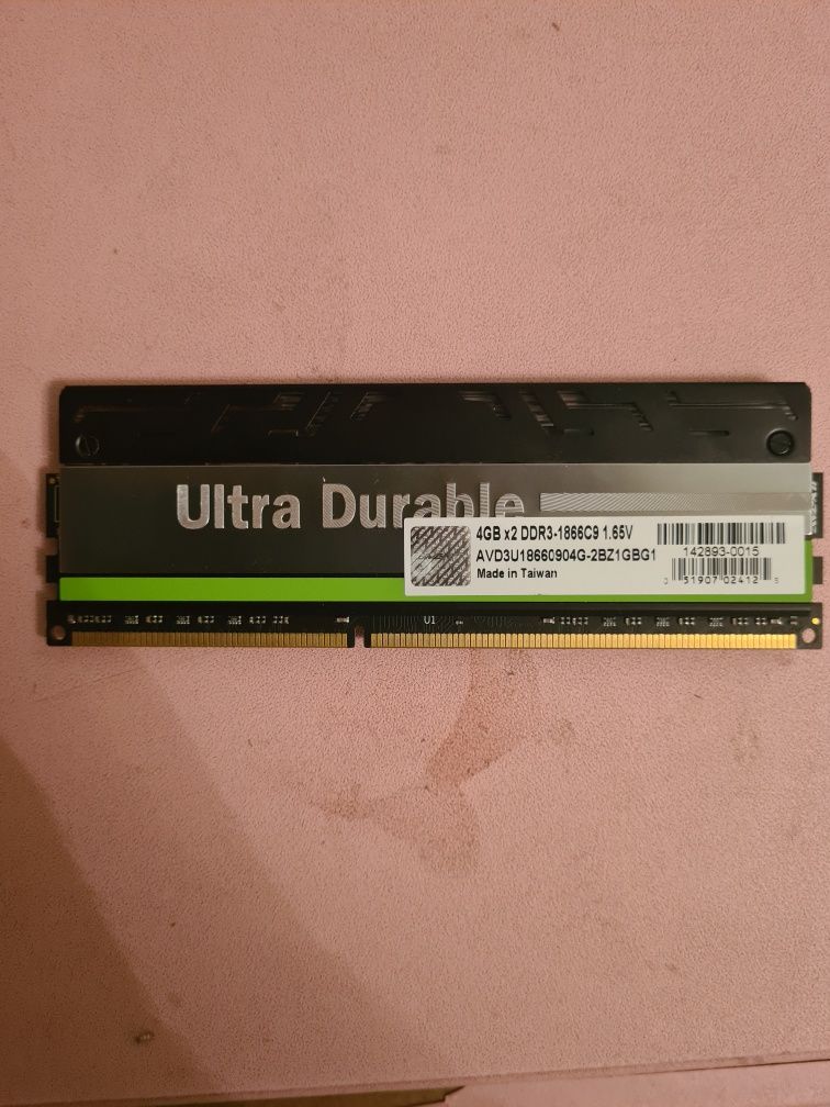 Оперативка 4GB x2 DDR3