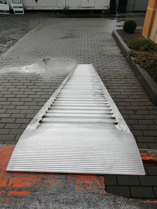 Najazdy aluminiowe włoskie | Profil 115mm | Udźwig 3710kg