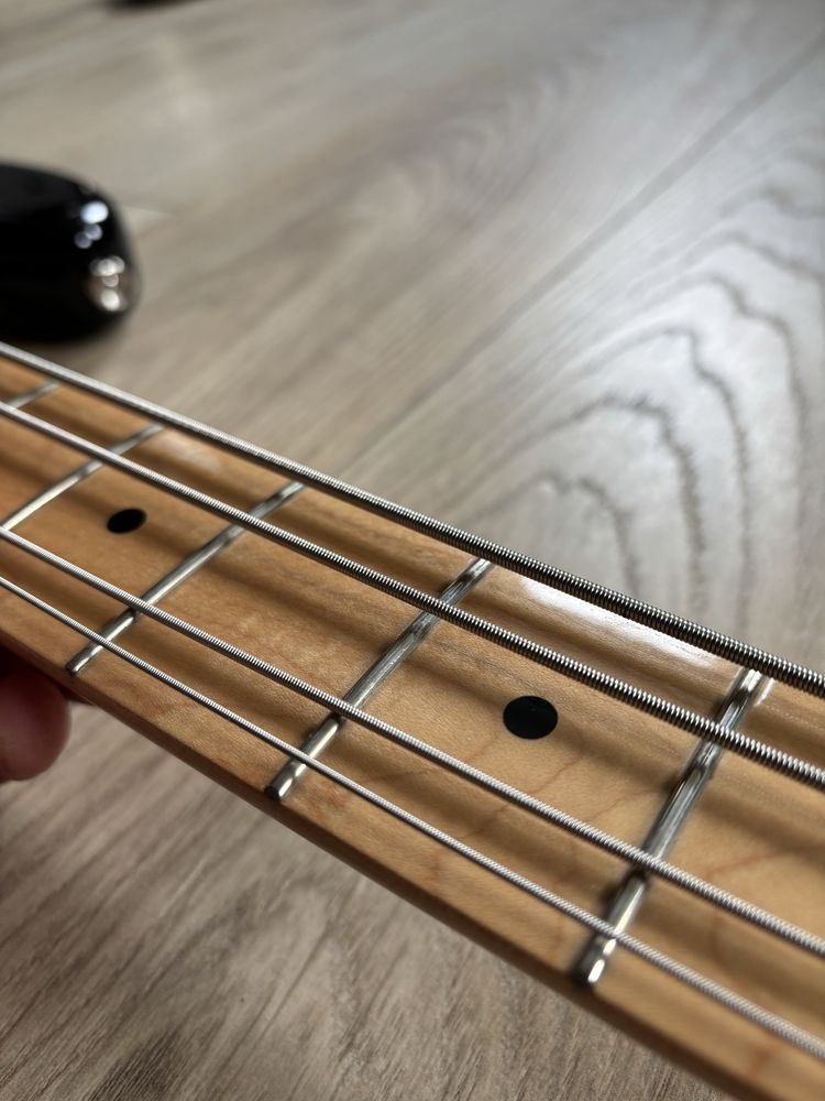 Fender player precision bass