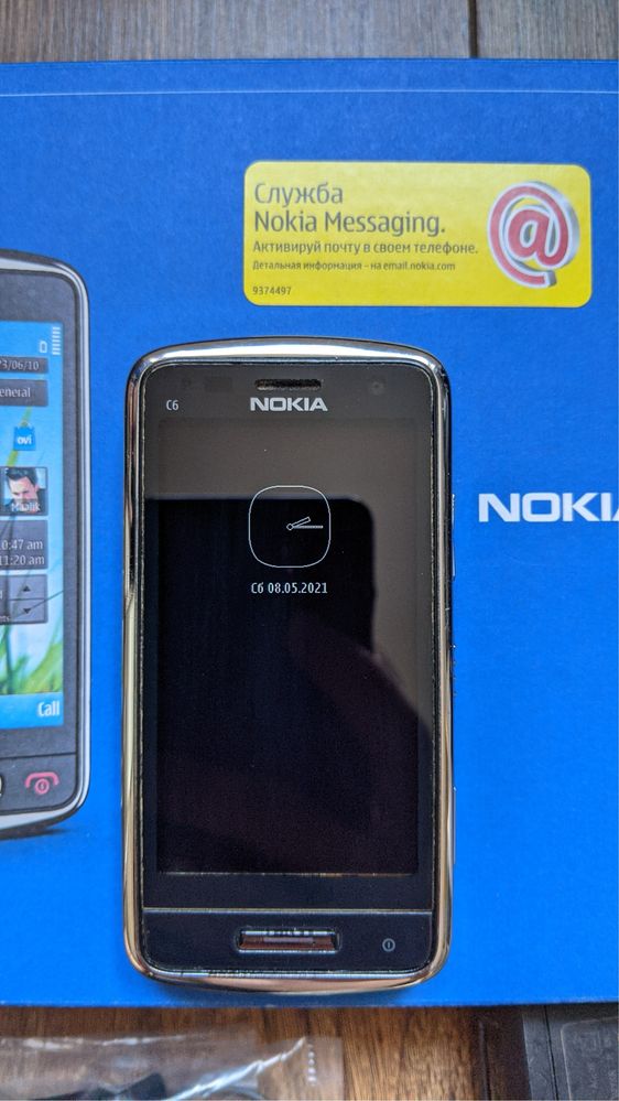 Мобільний телефон Nokia c6-01