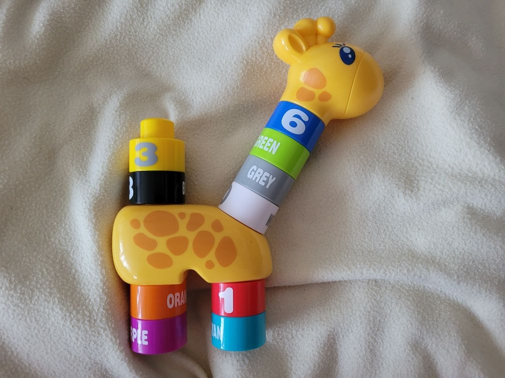 Żyrafa zabawka edukacyjna sensoryczna klocki liczby kolory