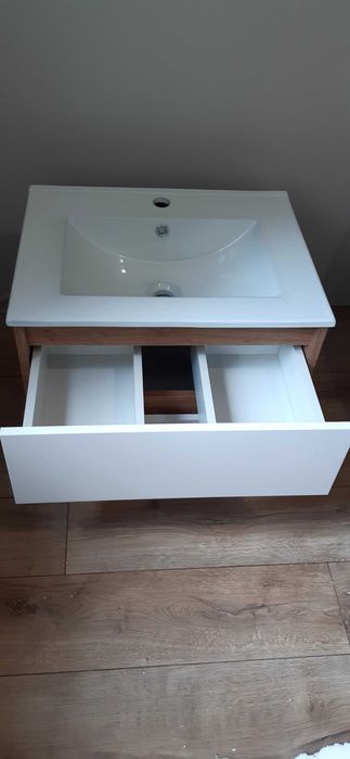 Szafka z umywalką szer.60 cm  gotowa juz złożona.
