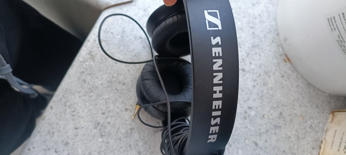 Навушники Sennheiser HD 205
Навушники S